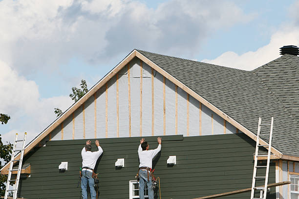 Professional Siding Installation technician working in Frankfort, KY